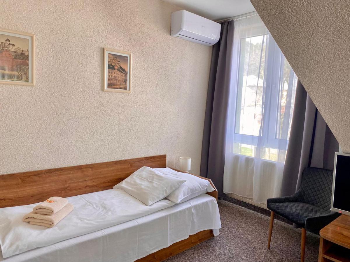 Penzion Tiberia Trenčín エクステリア 写真